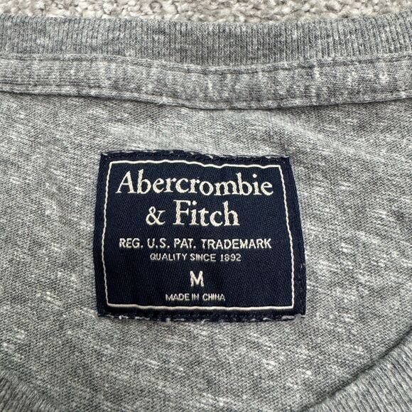 Abercrombie & Fitch Embroidered Graphic T-Shirt Mens Medium Gray Cotton Crew Tee - Picture 4 of 10